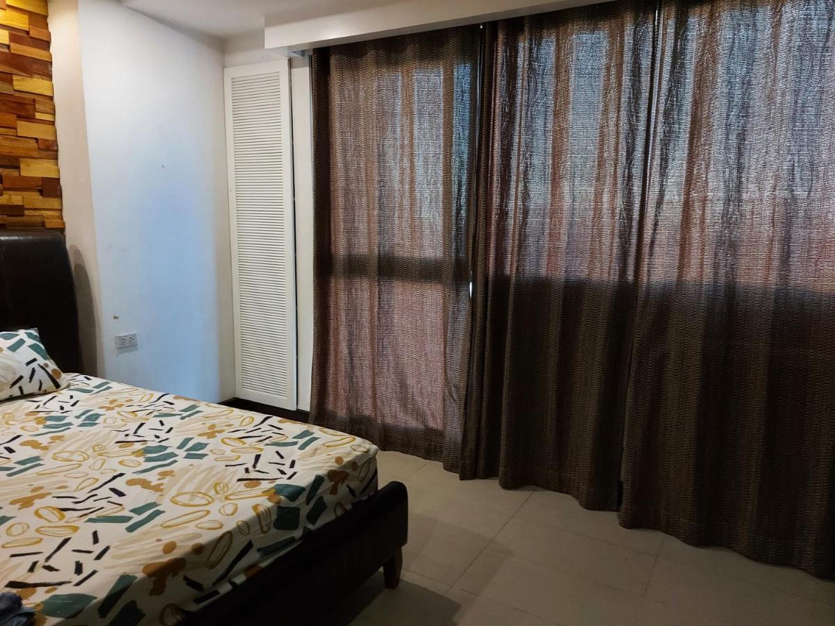 Posh Beds With City View And Pools Mandaluyong Buitenkant foto